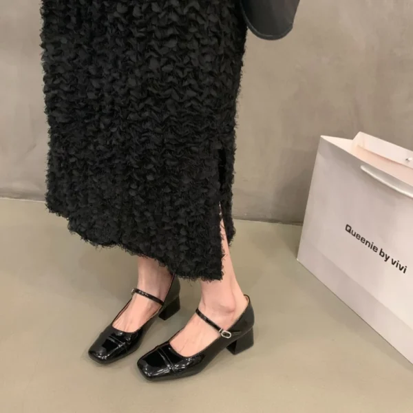 รองเท้า MaryJane หัวเหลี่ยมทำจากหนัง PU ดีไซน์ย้อนยุค สี Black