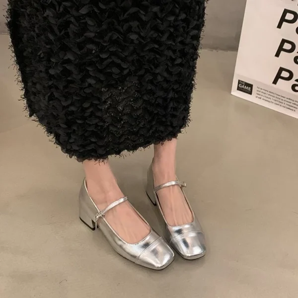 รองเท้าลำลองผู้หญิง MaryJane หัวเหลี่ยม ดีไซน์ย้อนยุค สี Silver