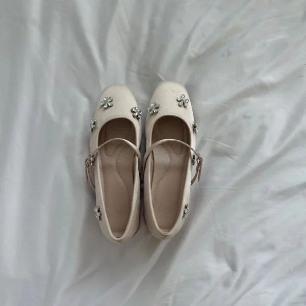 รองเท้าแมรี่เจนผู้หญิง Lulu ผ้าซาตินแต่งเพชรดอกไม้ หวานหรู ใส่สบาย