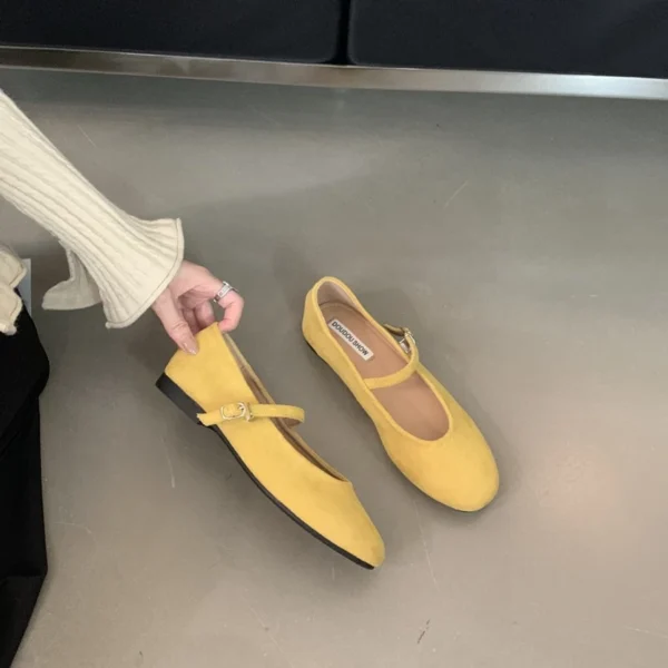 รองเท้าแมรี่เจนผู้หญิงสุดเก๋ วัสดุหนังกลับ เบาสบาย  สี yellow