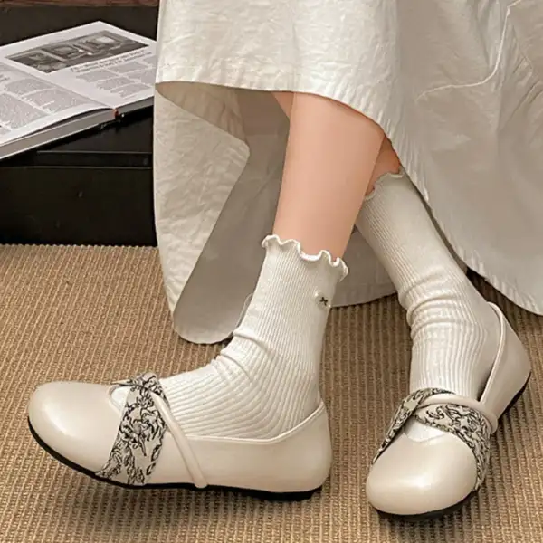 รองเท้าแมรี่เจน  สไตล์บัลเล่ต์ย้อนยุค หัวกลม หวาน น่ารัก สีขาว